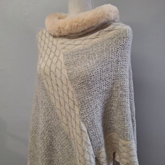 Anthropologie Do Everything In Love Poncho One‎ Size Faux Fur Collar Knit Fringe - Picture 2 of 13